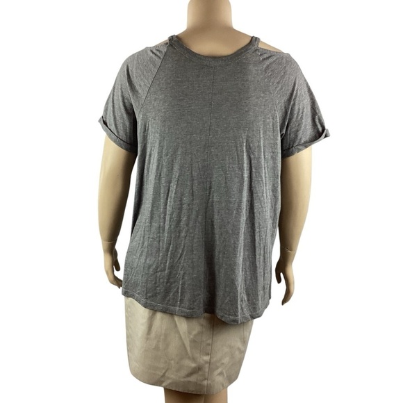 Torrid Gray Lips Graphic Cold Shoulder T-Shirt 2X Soft Stretch - Picture 5 of 7